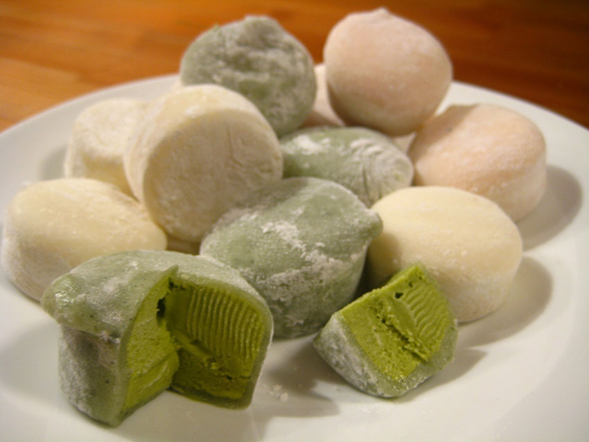 Mochis mit Eisfüllung in verschiedenen Farben.