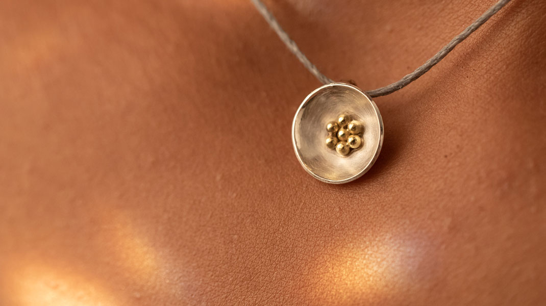Halskette Baumwolle mit 925 Silber-Anhänger mit Goldkügelchen