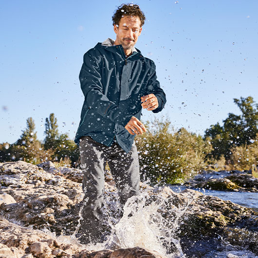 Raus bei jedem Wetter – nachhaltige Outdoorkleidung für Herren